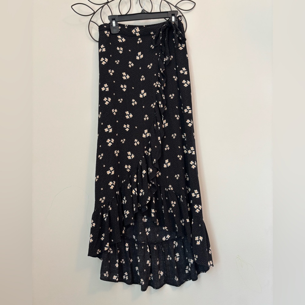American Eagle Outfitters, XS Frill, Ruffle Skirt, Black W/ White Floral